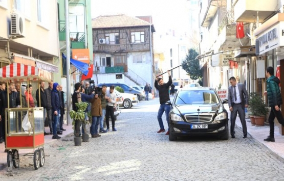 Diziye evini veren köşeyi dönüyor!