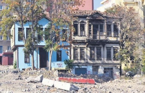 Ankara Hacı Bayram Veli'deki restorayonda çökme tehlikesi!