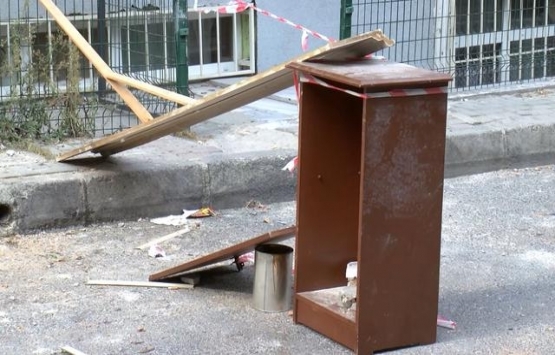 Küçükçekmece de hasarlı binaya dolaplı önlem!