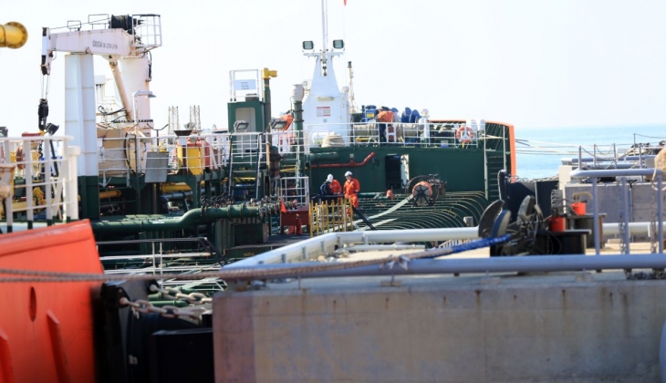 Rusya dan Mersin e gelen ayçiçeği yağında sevkiyat başladı