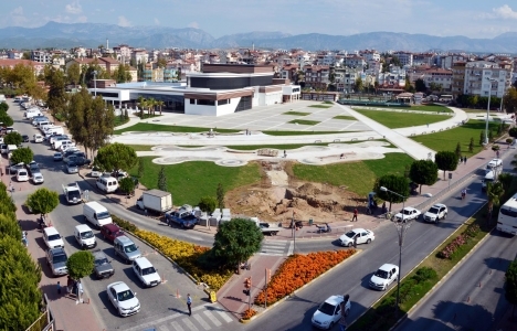 Manavgat Kültür Merkezi Meydanı'na Anıtsal Saat Kulesi yapılacak!