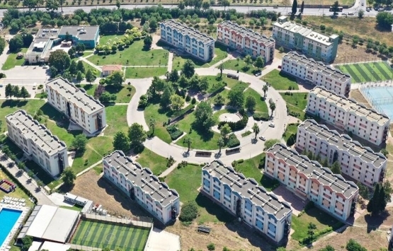 Ege Üniversitesi Öğrenci Köyü'ndeki 3 yurt binasını sağlık çalışanlarına tahsis etti!