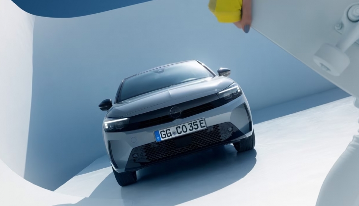 Opel den Kasım kampanyası! Corsa Elektrikli araç alana 20.000 TL Eşarj kartı hediye!