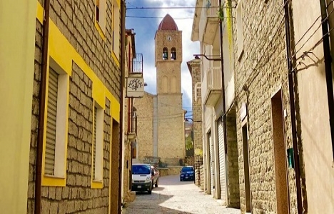 İtalya Sardunya Adası ndaki tarihi taş evler 1 euro bedelle satışta!