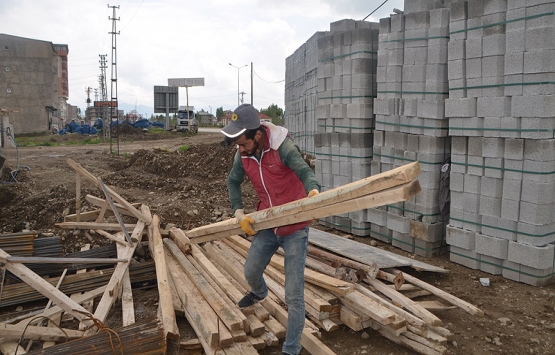 Hakkari de inşaat işçilerinin zorlu ramazan mesaisi!