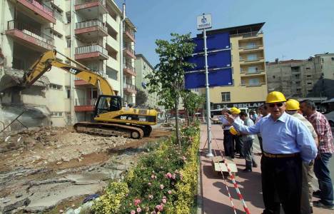 Kocaeli'de jandarma lojmanlarının kalan kısmı yıkılmaya başlandı!