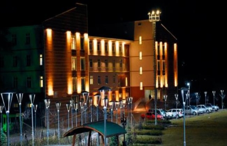 Ayşe Bezci Mesleki ve Teknik Anadolu Lisesi'nde dış cephe aydınlatması tamamlandı!