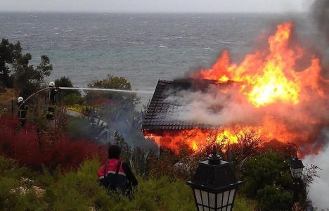 Hüseyin Ağaoğlu'nun Avşa'daki villası yandı!