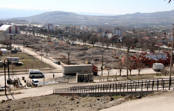 Elazığ da ağır hasar gören bin 159 bina yıkıldı!