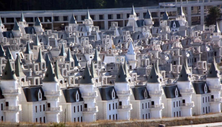 Peri Masalı diye tanıtılmıştı! Bolu'daki 'şato evler' için toplanan paraların akıbeti belli oldu!