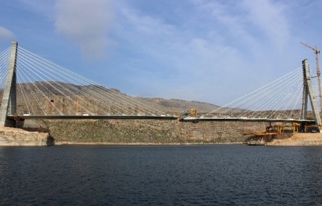 Nissibi Köprüsü'nün iki yakasının birleşmesine 6 metre kaldı!