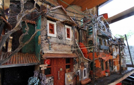 Muğla'da atık malzemelerle tarihi binaların maketleri yapılıyor!