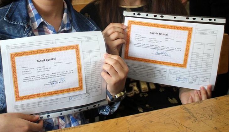 Cumhurbaşkanı açıkladı! Takdir belgesini kapıp gelen öğrenciye 5 bin TL hibe!