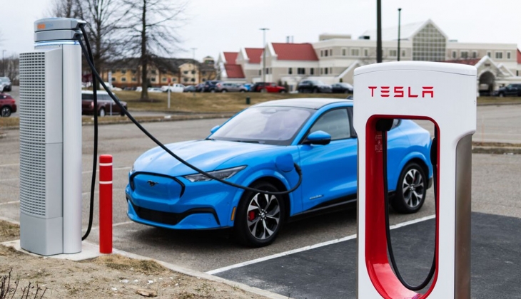 Dev ortaklık meyve vermeye başladı! Ford ve Tesla hisseleri % 7 nin üzerine çıktı