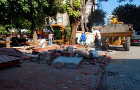 Antalya Adnan Menderes Bulvarı'ndaki kaçak büfe yıkıldı!