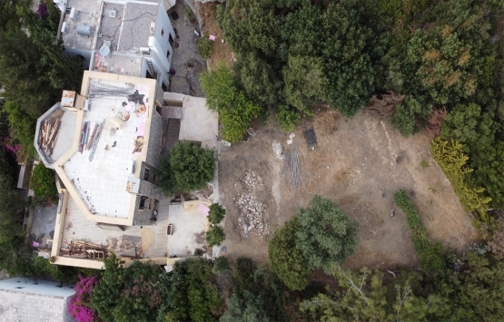 Can Dündar'ın villasının havuzu yıkılarak molozla dolduruldu!