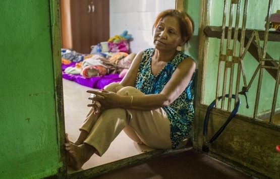 Kamboçya da eski binada kendi devletlerini kurdular!