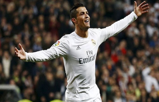 Ronaldo'nun İtalya'daki kale gibi korunaklı ikiz villası!