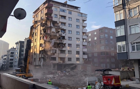 Kartal'da 10 katlı binada yıkım devam ediyor!