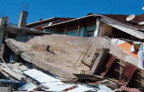 Güçlendirme çalışması için boşaltılan bina çöktü!