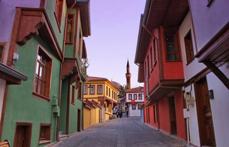 Tarihi alanlarda bulunan ruhsatı olmayan binalar yıkılacak!