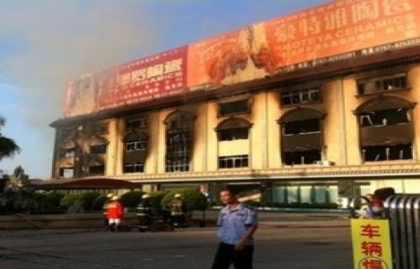 Çin’de bir seramik deposunda yangın çıktı!