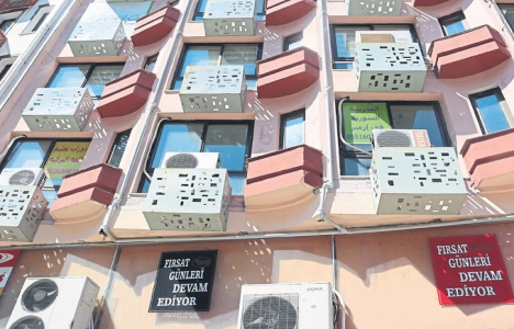 İzmir'de binaların dış cephesinde bulunan klimalar bozuldu!