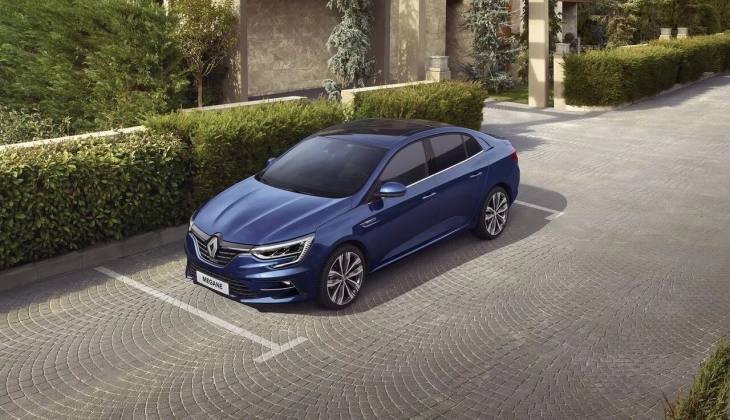 Renault Megane Sedan ın ÖTV muafiyetli fiyatını duyanlar geceden randevu sırasına girdi! 10 Mayıs fiyat listesi