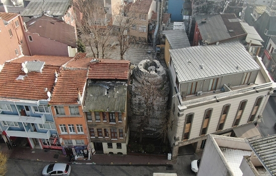 İstanbul'da iki bina arasında sıkışan 16 asırlık tarih!