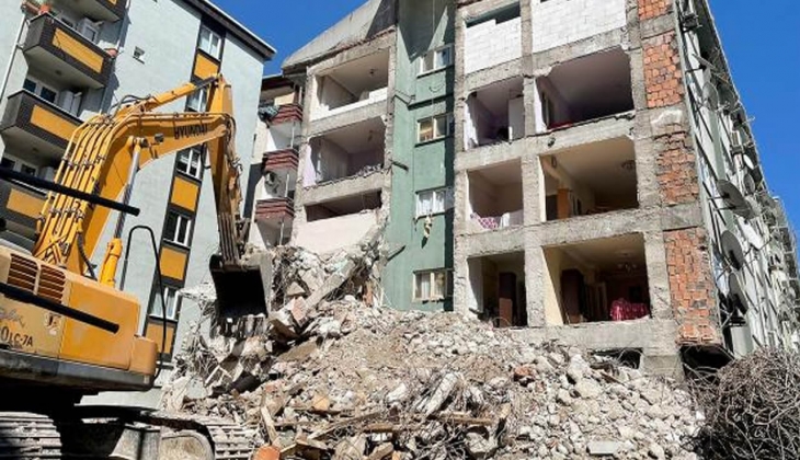 Erdoğan Bayraktar: Deprem neden olsa da asıl yıkıcı olan dayanıksız yapılar!