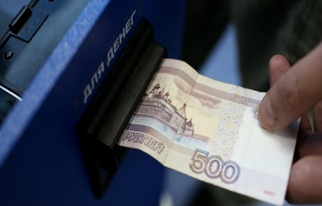 Fitch Ratings'ten Rusya'ya 'ruble' uyarısı!