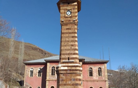 Elazığ'daki depremde tarihi konaktan tek tuğla bile düşmedi!