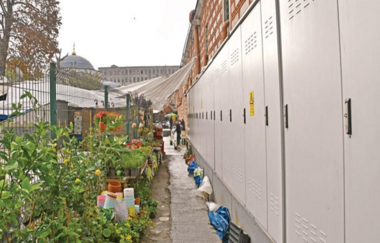 Mısır Çarşısı nda çivi çakılması yasaktı, şimdi dev panolar kuruldu!