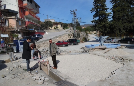 Hatay Samandağ'daki yollarda parke onarım çalışmaları sürüyor!