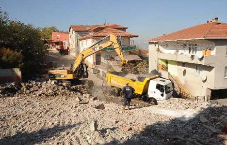Başiskele'de görüntü kirliliği oluşturan binalar yıkılıyor!