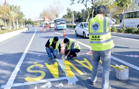 Mersin Büyükşehir Belediyesi'nin yol çalışmaları sürüyor!