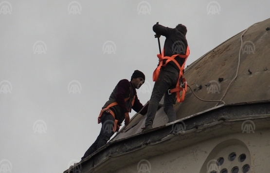 Avcılar daki Hacı Ahmet Tükenmez Camii nin kubbe kaplamaları söküldü!