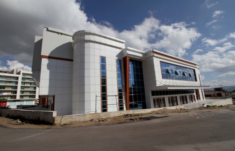 Karşıyaka Zühtü Işıl Spor Kompleksi yarın açılıyor!