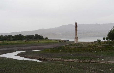 Malatya Battalgazi'de yalnız kalan tarihi minareler, yıllara meydan okuyor!
