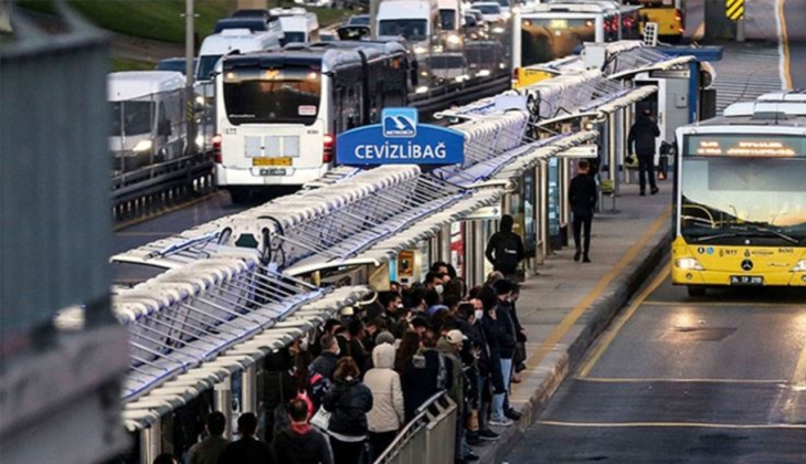 İstanbullular dikkat: İETT’de saatler değişti! Toplu taşıma yarın ücretsiz mi?