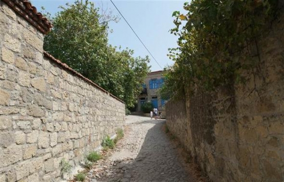 Çanakkale Adatepe deki taş evler yatırımcıların radarında!