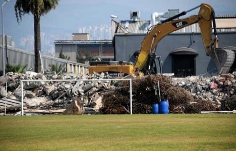 İzmir Alsancak Stadı yıkılıyor!