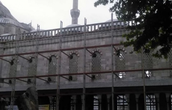 Sultanahmet Camisi'nin pencereleri restorasyon sırasında kırıldı!