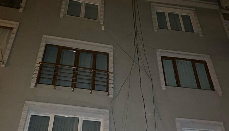 İstanbul'da korku dolu yıkım çalışması! Binalar kaydı, çatlaklar oluştu! 11 daire sakini mağdur!