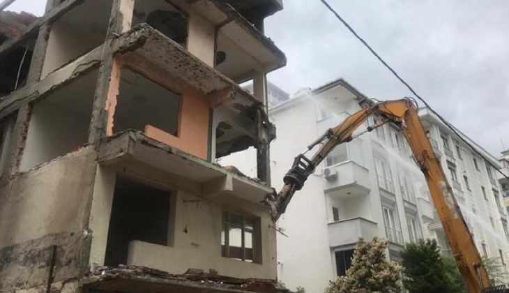 İskenderun da ağır hasarlı binaların yıkım ve enkaz kaldırma çalışmaları 4 ayda tamamlanacak!