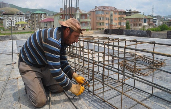 Hakkari'de inşaat işçilerinin zorlu ramazan mesaisi!