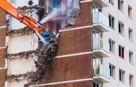 Büyükçekmece sahilindeki 7 işletme belediye ekiplerince yıkıldı!