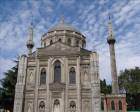 Pertevniyal Valide Sultan Camii resotore sonrasında hasar gördü!