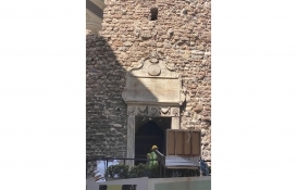 Galata Kulesi'nin yıkılan duvarı yeniden örüldü!