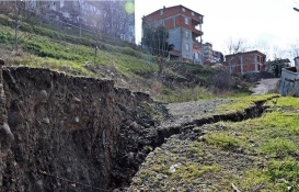 Samsun'da heyelan: 2 katlı ev tahliye edildi!